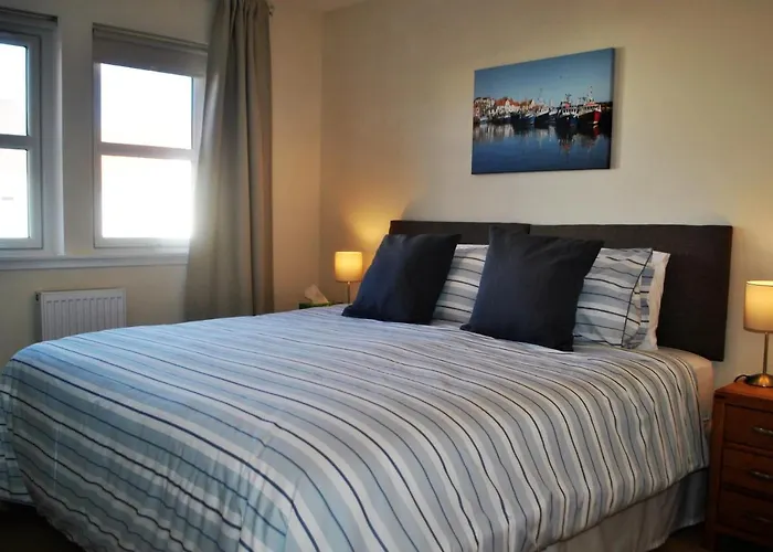 Forth View- Stylish Upper Apartment With Sea Views
