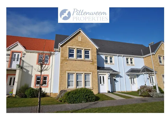 Forth View- Stylish Upper Apartment With Sea Views